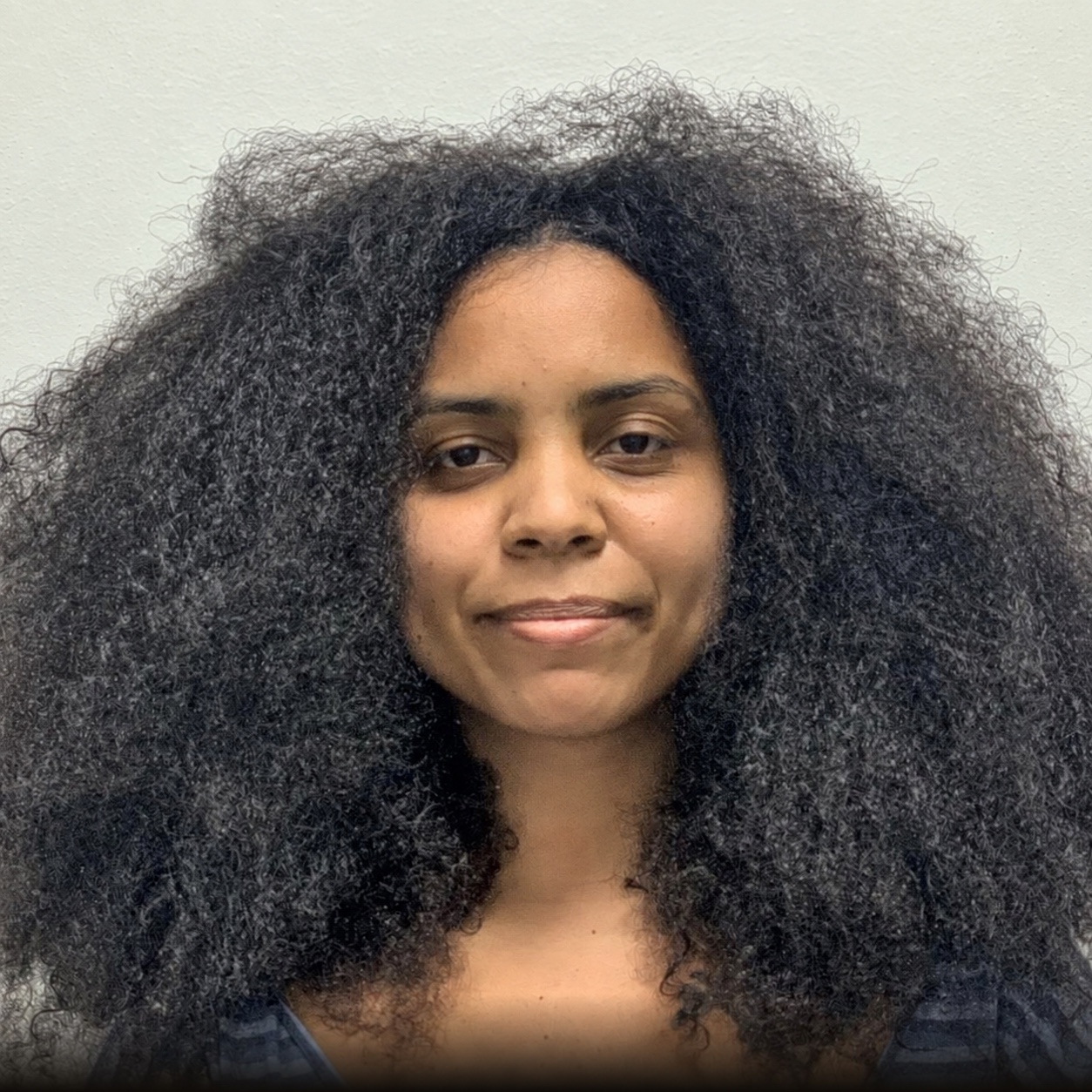 Cliente do Studio Ark antes: cabelo crespo, comprido e volumoso